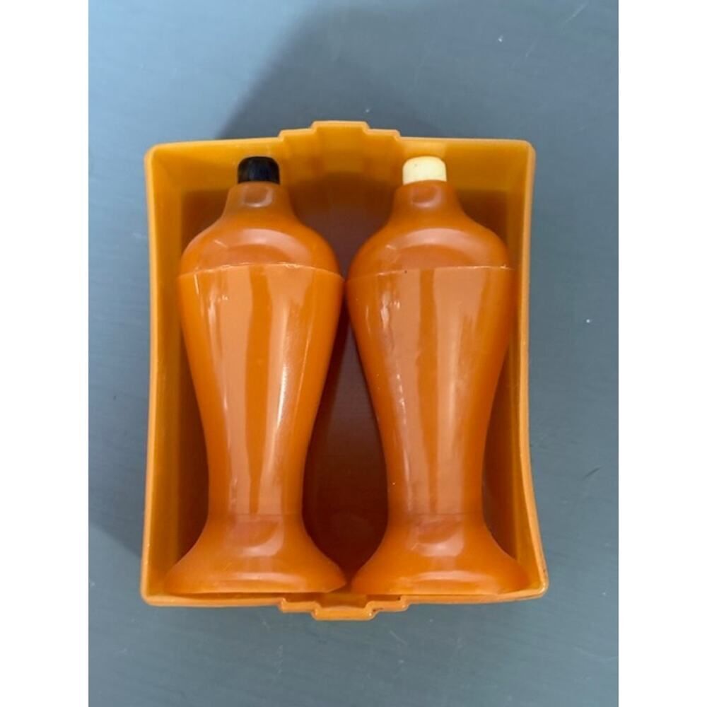 Vitnage Mid Century Modern Art Deco Carvanite Salt and Pepper Shakers Amber MCM